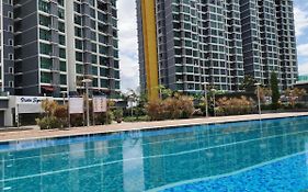Vista Alam Studio Units - Pool, Food Court